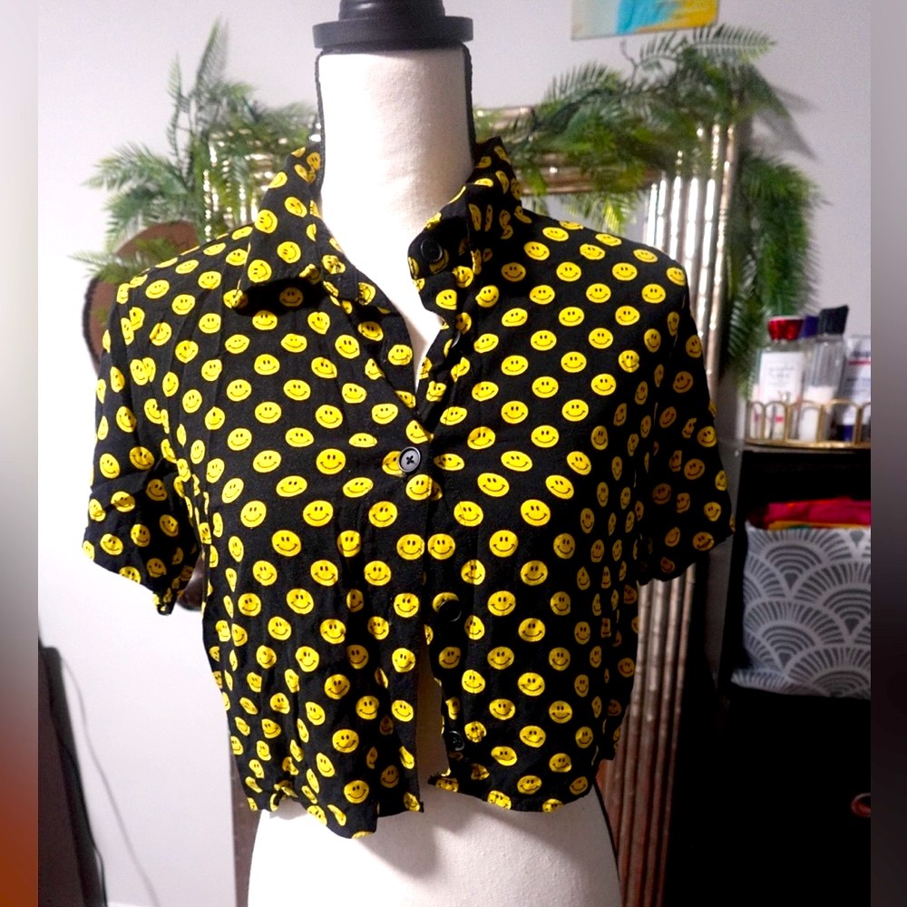 Cutest Smiley Face Button Up Crop Top from FXXI